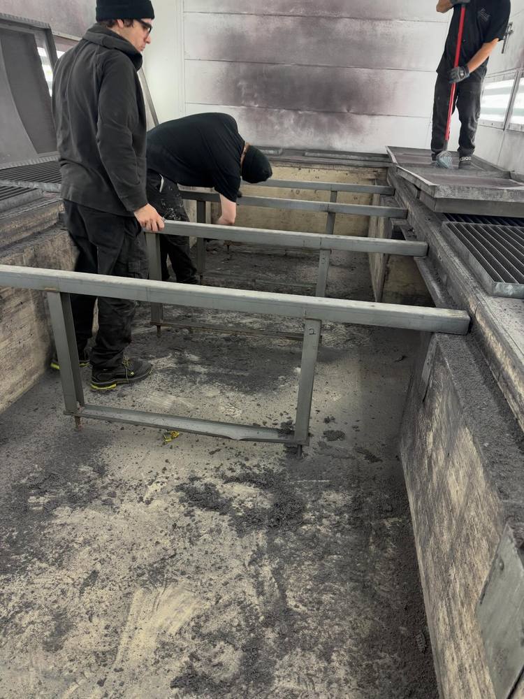 Pit clean work by the Elite crew